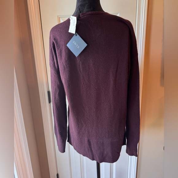 Women's SWTR V-Neck a touch of cashmere Sweater - Burgundy NWT - Picture 7 of 8